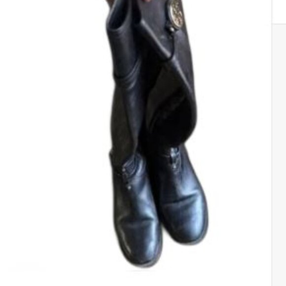 TORY BURCH Black Leather Riding Boot Size 8
Good condition-offers accepted - Picture 3 of 6